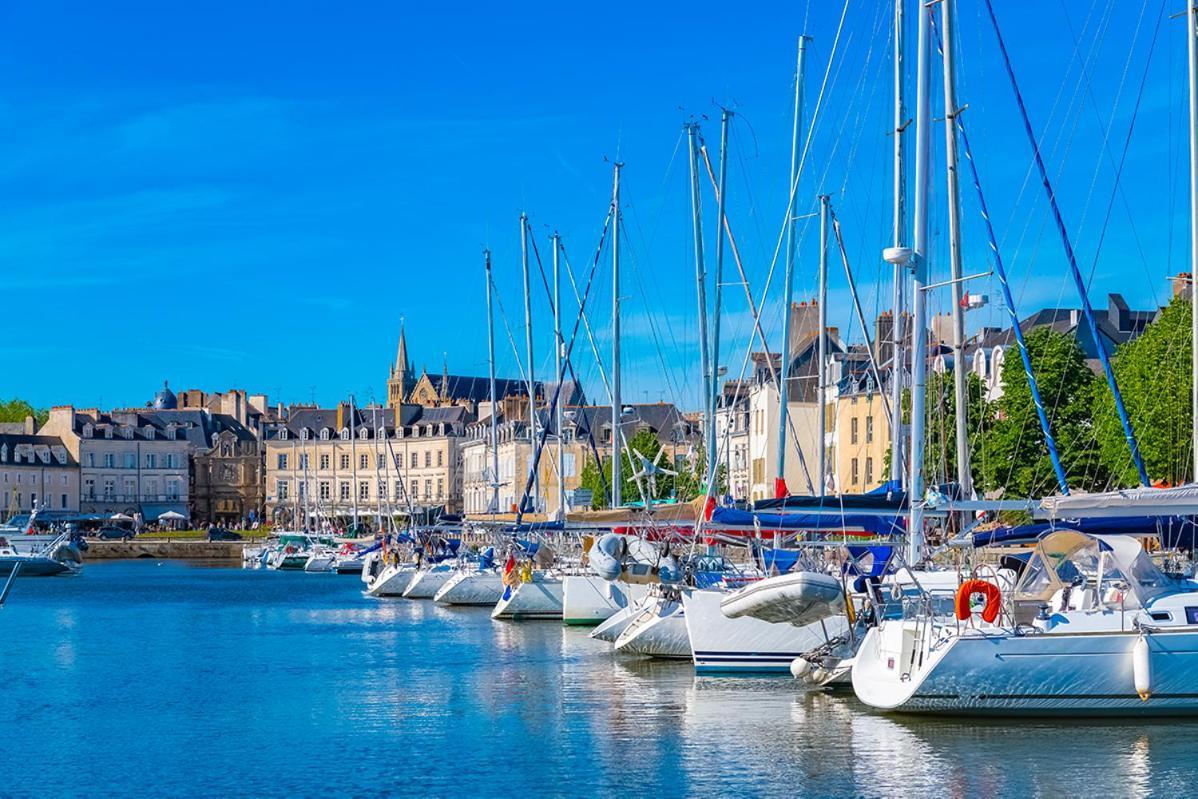 Appartement Cosy Le Saint Gildas: Central City Retreat with Parking Vannes Exterior photo